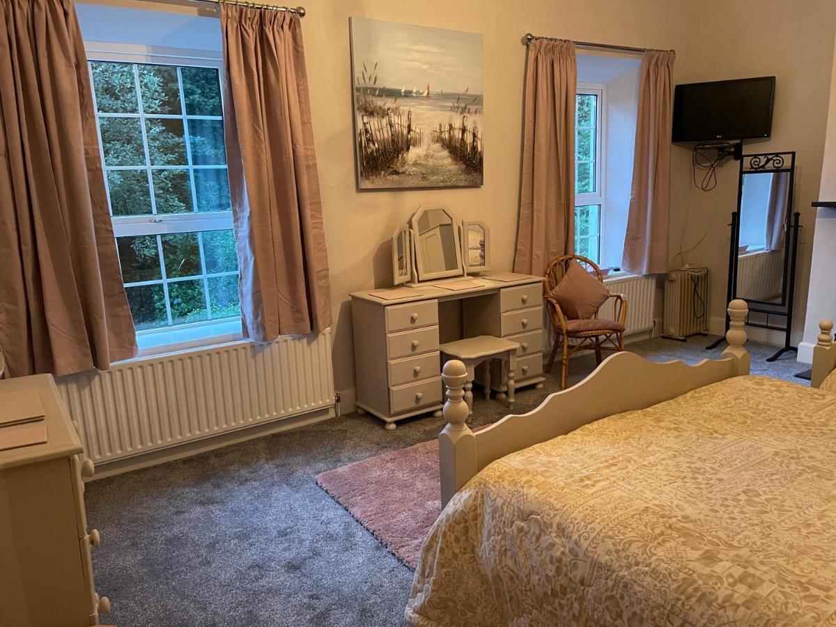 Admiralty House Bed & Breakfast Moville Bagian luar foto