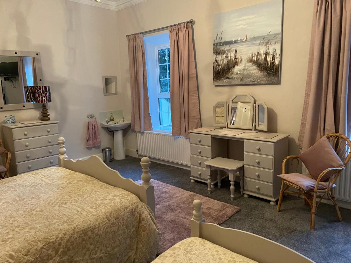 Admiralty House Bed & Breakfast Moville Bagian luar foto