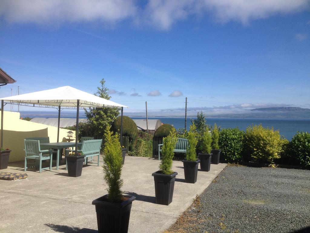 Admiralty House Bed & Breakfast Moville Bagian luar foto