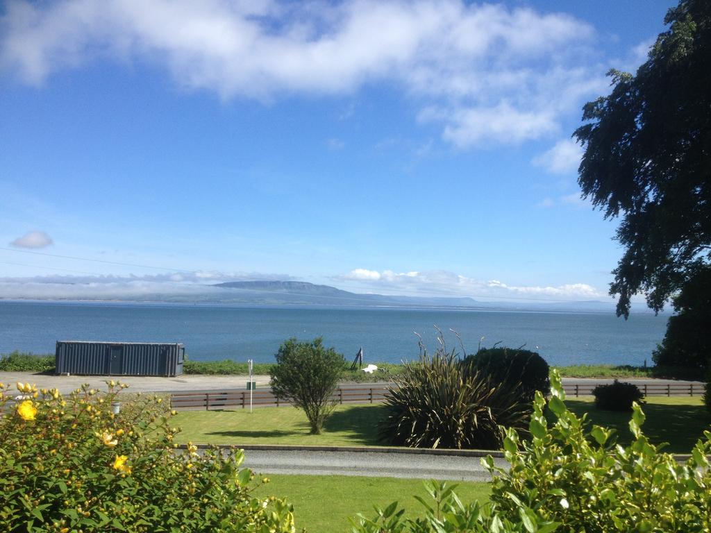 Admiralty House Bed & Breakfast Moville Bagian luar foto