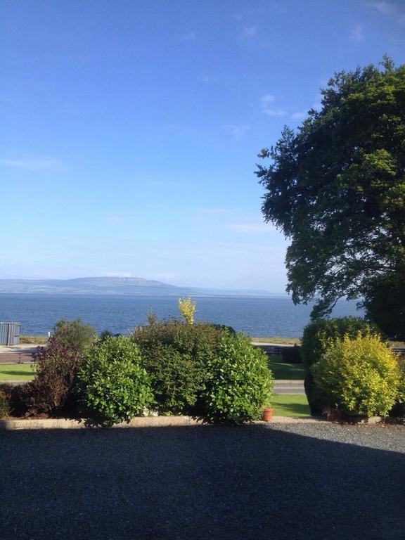 Admiralty House Bed & Breakfast Moville Bagian luar foto
